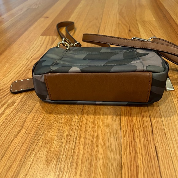 Tommy HILFIGER crossbody/belt bag EUC - Picture 2 of 14